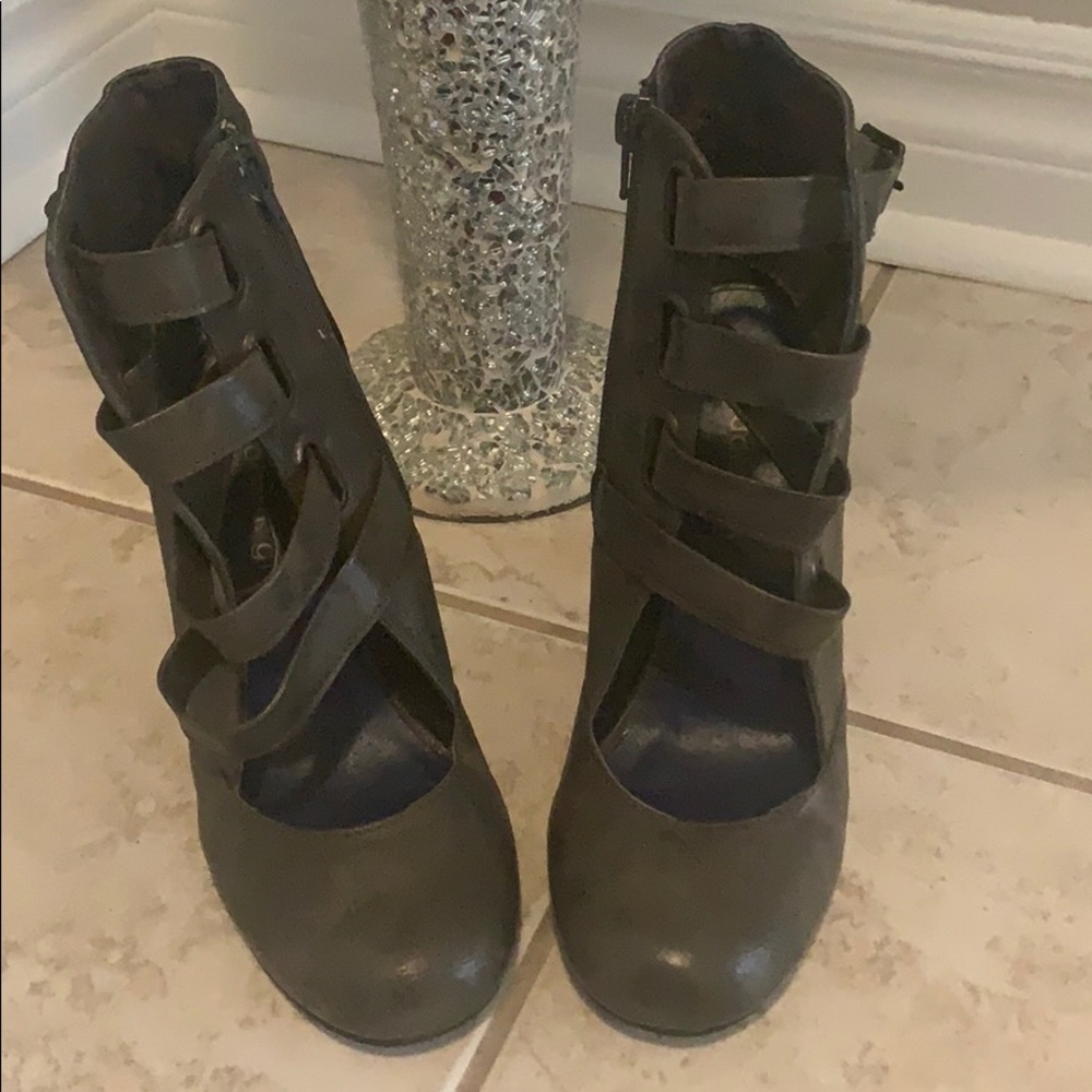 💥Madden Girl Serenee booties💥